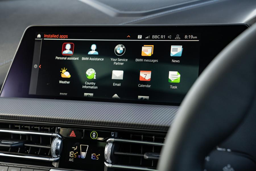 Детали интерьера BMW 118i M Sport (F40) 2019 года  (UK) (фото 9 из 43)